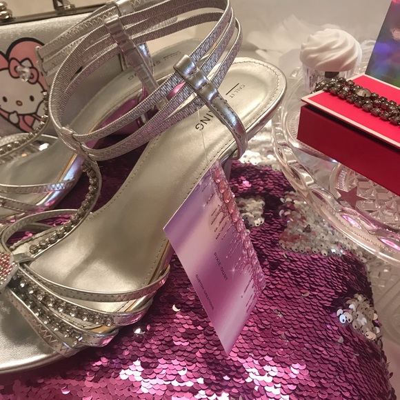 Adorable vintage y2k hello kitty crystal shoes 💖bracelet and earrings set✨🦄 - Picture 5 of 11